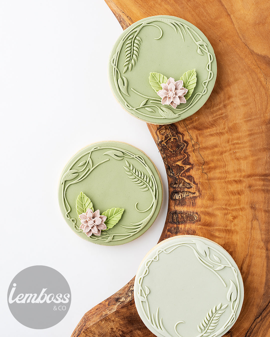 Full Leafy Round Frame – Iemboss